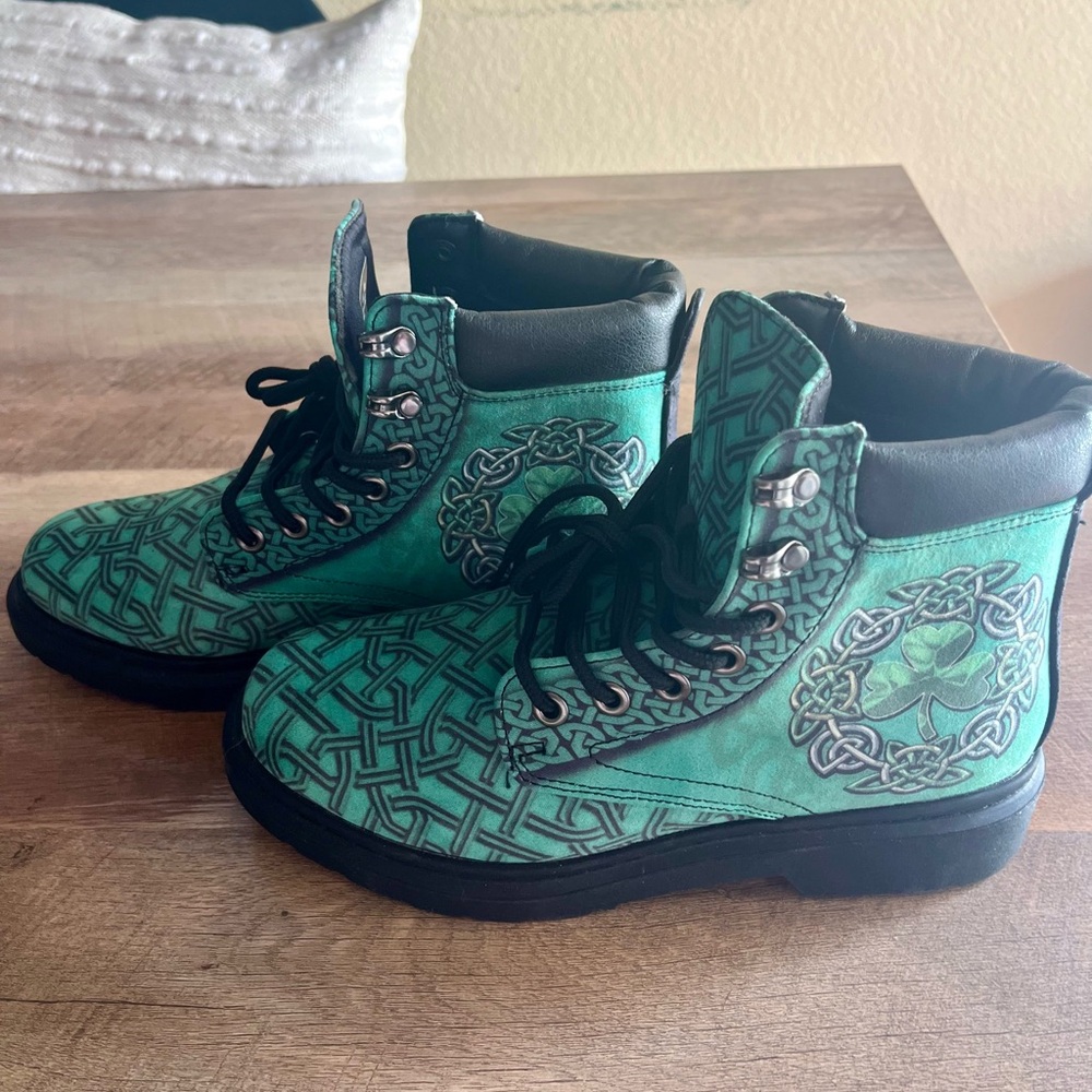 New Celtic boots size 6.5